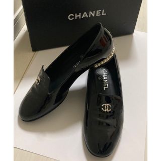 シャネル(CHANEL)の【green様お取り置き】CHANEL 　パール　パテント　エナメルシューズ(ローファー/革靴)