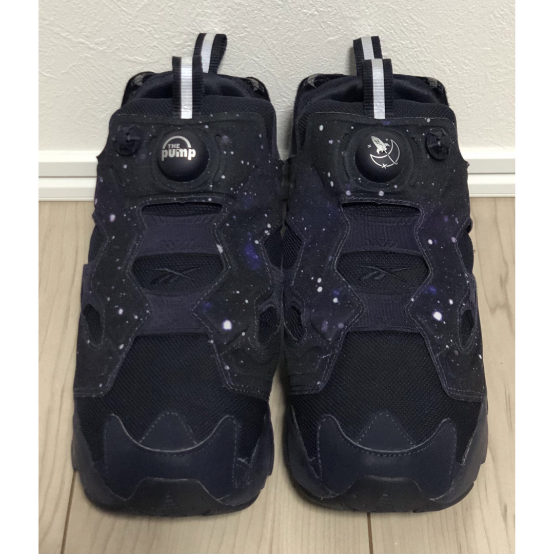 Reebok(リーボック)の27.5cm 良品 REEBOK PUMP FURY OG 宇宙柄 ネイビー 紺 メンズの靴/シューズ(スニーカー)の商品写真