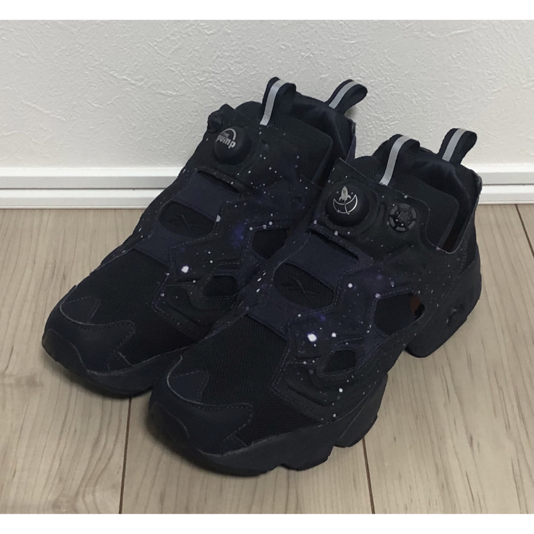 Reebok(リーボック)の27.5cm 良品 REEBOK PUMP FURY OG 宇宙柄 ネイビー 紺 メンズの靴/シューズ(スニーカー)の商品写真