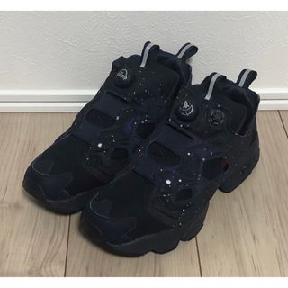 リーボック(Reebok)の27.5cm 良品 REEBOK PUMP FURY OG 宇宙柄 ネイビー 紺(スニーカー)