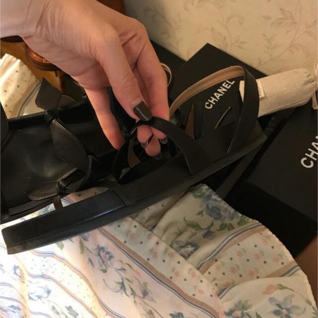 Chloe(クロエ)の最終価格🦮🎀7/15🖤✨Chloé ribbon sandals. レディースの靴/シューズ(サンダル)の商品写真