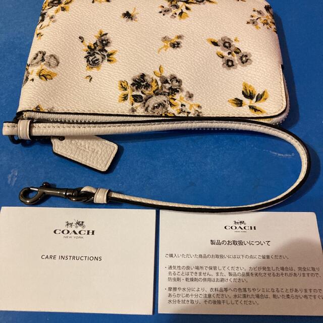 新品未使用 COACHストラップ付きポーチ