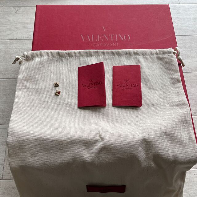 valentino garavani(ヴァレンティノガラヴァーニ)のValentino Garavani サンダル　美品 レディースの靴/シューズ(サンダル)の商品写真