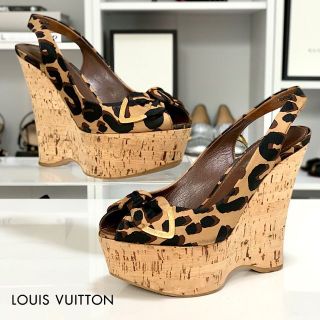 ヴィトン(LOUIS VUITTON) サンダル(レディース)(ベージュ系)の通販 ヴィトン(LOUIS VUITTON) サンダル(レディース)(ベージュ系)の通販