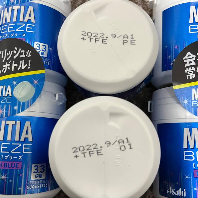 アサヒ(アサヒ)の【即購入OK】ミンティアブリーズ　ボトル　75g×8個　リフレッシュブルーま　 食品/飲料/酒の食品(その他)の商品写真