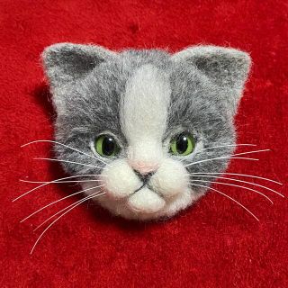 羊毛フェルト　猫ちゃんブローチ(その他)