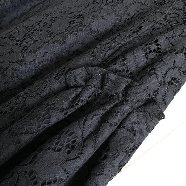 ADORE(アドーア)の新品同様‼️ADORE アドーア カットワーク刺繍 ふんわりワンピース レディースのワンピース(ひざ丈ワンピース)の商品写真