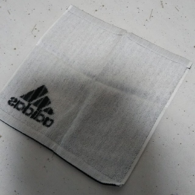adidas(アディダス)の新品タオルハンカチ メンズのファッション小物(ハンカチ/ポケットチーフ)の商品写真