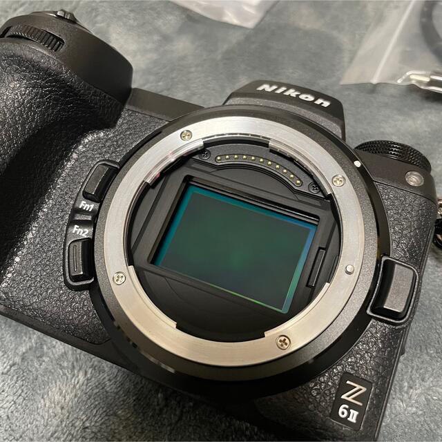 Nikon(ニコン)の【美品】 Nikon Z6II ボディ ＋ Smallrig L字プレート スマホ/家電/カメラのカメラ(ミラーレス一眼)の商品写真