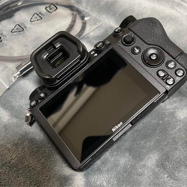 Nikon(ニコン)の【美品】 Nikon Z6II ボディ ＋ Smallrig L字プレート スマホ/家電/カメラのカメラ(ミラーレス一眼)の商品写真