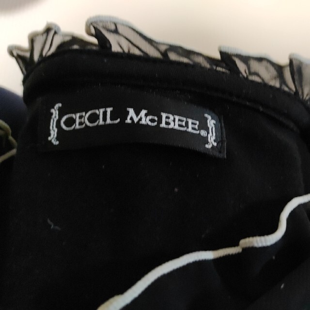 CECIL McBEE(セシルマクビー)のCECIL McBEE　たっぷりフリルリボントップス　黒 レディースのトップス(カットソー(長袖/七分))の商品写真