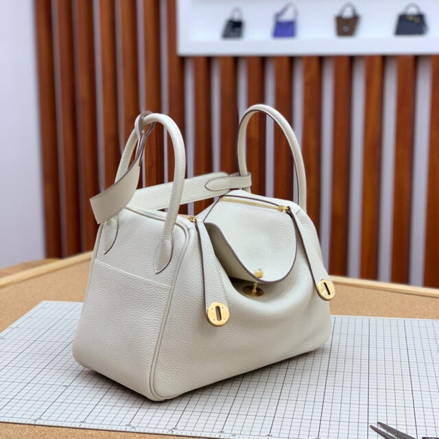【最高級本革】ハンドバッグ 新品未使用 バッグ ハイブランド ロゴ 刻印