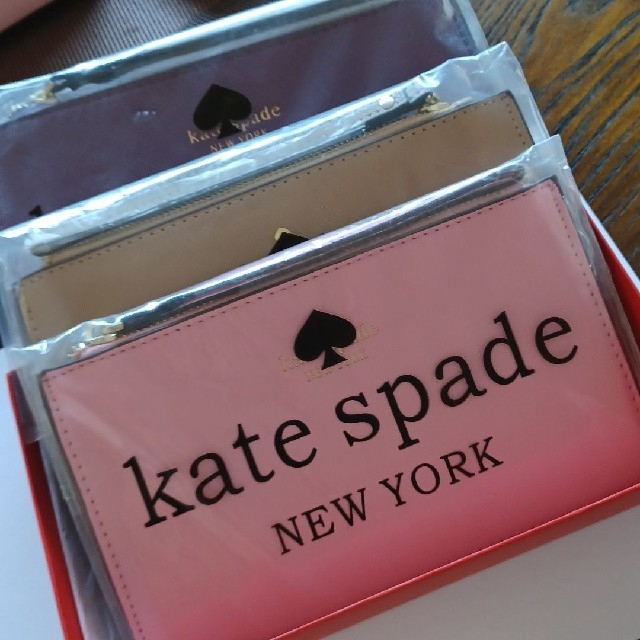 kate spade new york(ケイトスペードニューヨーク)の【新品】Kate Spade　ポーチ　通帳ケース レディースのファッション小物(ポーチ)の商品写真