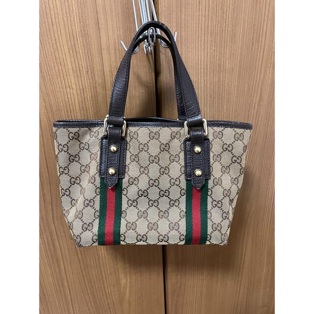 Gucci(グッチ)のGUCCIグッチ　チャーム付きミニトートバッグ　GG柄 レディースのバッグ(トートバッグ)の商品写真