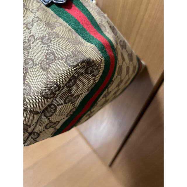 Gucci(グッチ)のGUCCIグッチ　チャーム付きミニトートバッグ　GG柄 レディースのバッグ(トートバッグ)の商品写真