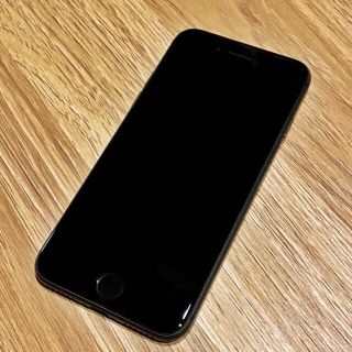 アップル(Apple)のiPhone8 64G(携帯電話本体)