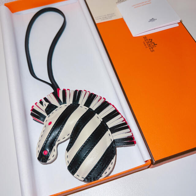 Hermes(エルメス)の【新品・箱付き】 エルメス ジージー サヴァンナ ゼブラ 白 黒 チャーム ハンドメイドのファッション小物(バッグチャーム)の商品写真