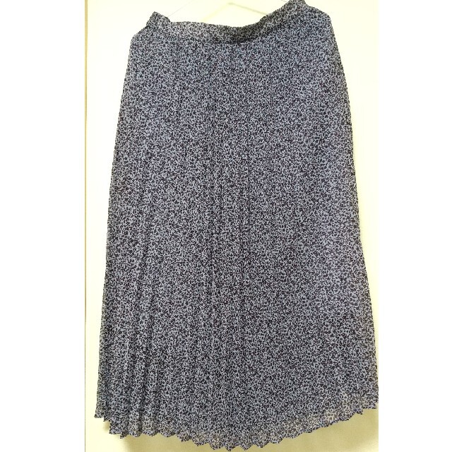 GU(ジーユー)のGU 紫 花柄 スカート レディースのスカート(ロングスカート)の商品写真