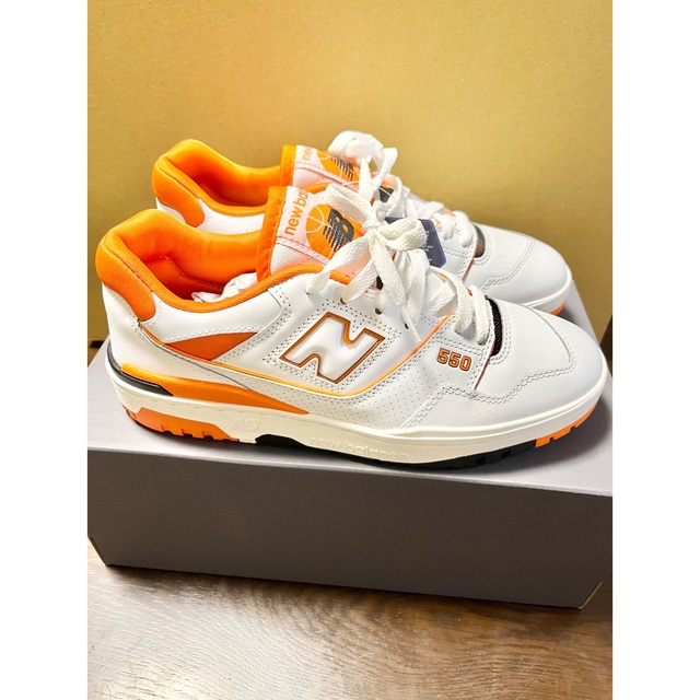 New Balance(ニューバランス)のニューバランス BB550 27cm ホワイト/オレンジ　新品未使用 メンズの靴/シューズ(スニーカー)の商品写真