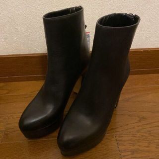 ザラ(ZARA)の週末セール❣️新品❤︎ZARA 厚底レザーショートハーフブーツプラットフォーム(ブーツ)