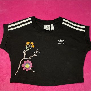 アディダス(adidas)のadidas ショート丈 トップス 3200円(Tシャツ(半袖/袖なし))