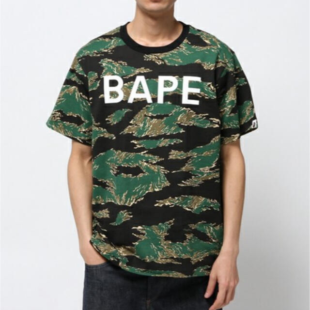 A BATHING APE(アベイシングエイプ)の新品 タグ付 BAPE タイガーストライプカモ ティー Sサイズ メンズのトップス(Tシャツ/カットソー(半袖/袖なし))の商品写真