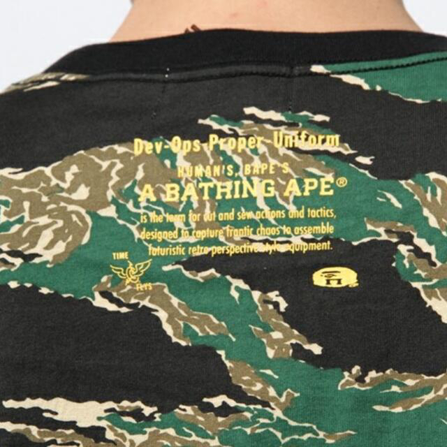 A BATHING APE(アベイシングエイプ)の新品 タグ付 BAPE タイガーストライプカモ ティー Sサイズ メンズのトップス(Tシャツ/カットソー(半袖/袖なし))の商品写真