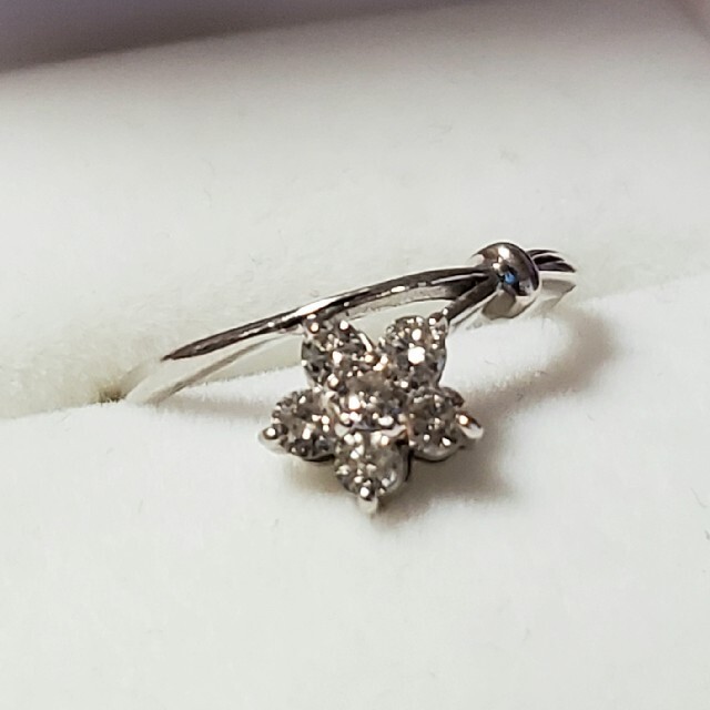 K18WG ダイヤモンドフラワーピンキーリング 0.24ct レディースのアクセサリー(リング(指輪))の商品写真