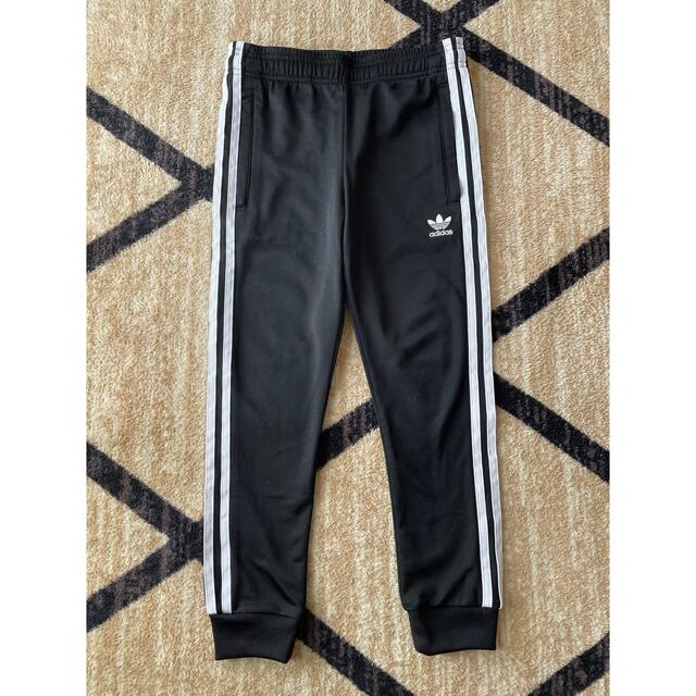 adidas(アディダス)のadidas アディダス ジャージ 130 キッズ/ベビー/マタニティのキッズ服男の子用(90cm~)(パンツ/スパッツ)の商品写真