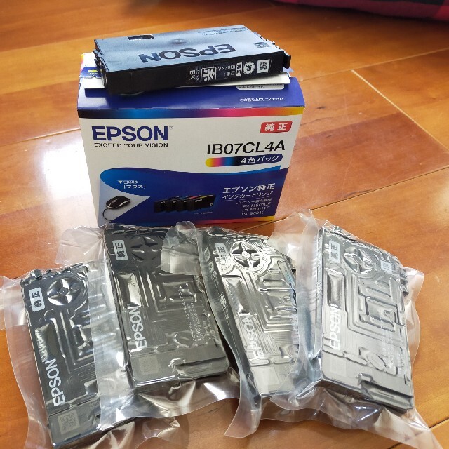 EPSON(エプソン)のEPSON ビジネスインクジェット用 インクカートリッジ 黒4本＋おまけ1本 インテリア/住まい/日用品のオフィス用品(その他)の商品写真