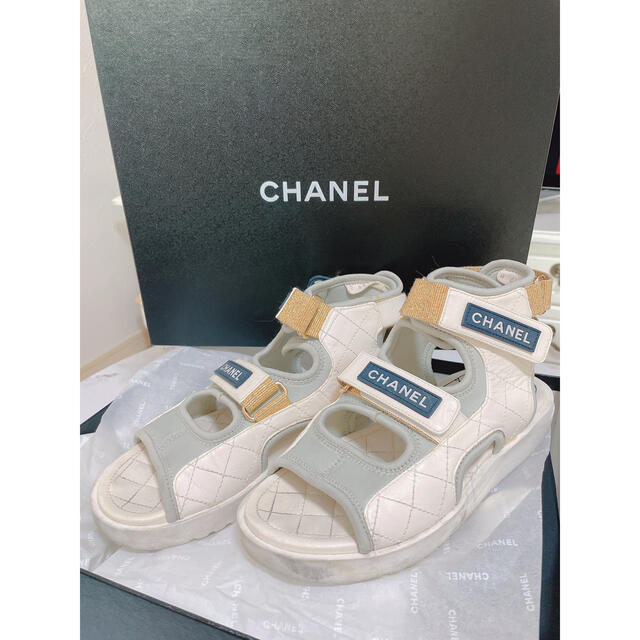 大人気新品 CHANELゴートレザーサンダルカメリア フラワートング