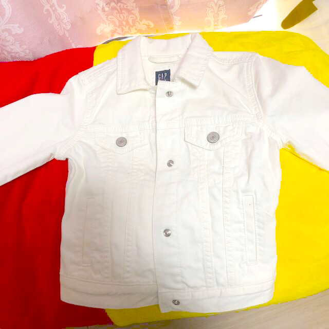 GAP(ギャップ)のGAP kidsデニムジャケット キッズ/ベビー/マタニティのキッズ服男の子用(90cm~)(ジャケット/上着)の商品写真