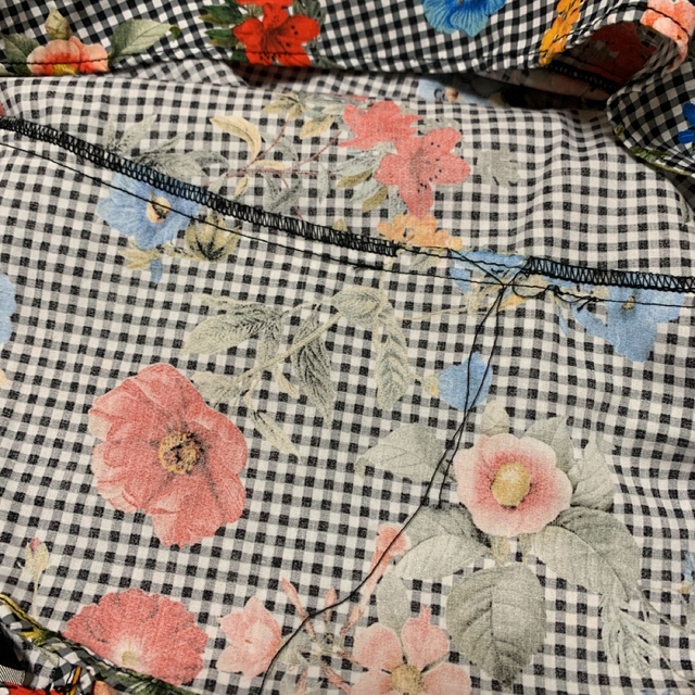ZARA(ザラ)のZARA ザラ　ギンガムチェック花柄トップス レディースのトップス(シャツ/ブラウス(半袖/袖なし))の商品写真