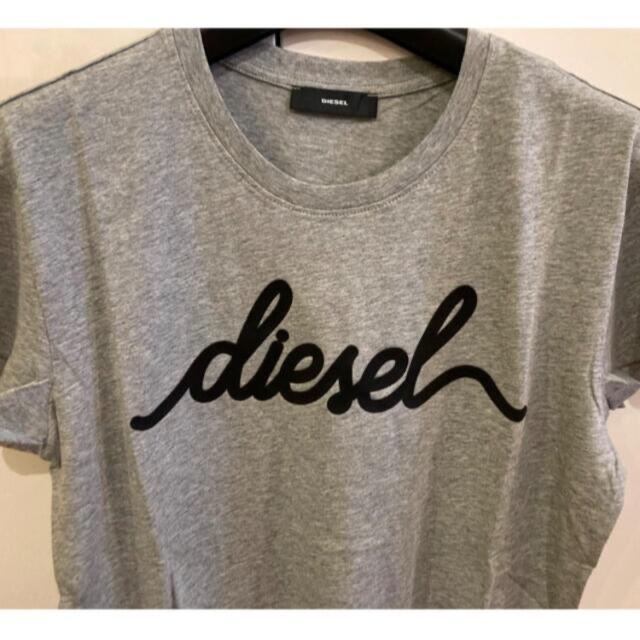 DIESEL(ディーゼル)の新品未使用！　ディーゼル　DIESEL Tシャツ　グレーM レディースのトップス(Tシャツ(半袖/袖なし))の商品写真