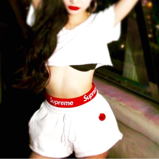 Supreme(シュプリーム)の当日発送可 男女兼用‼️Supreme ボクサー 白 レディースのトップス(Tシャツ(半袖/袖なし))の商品写真