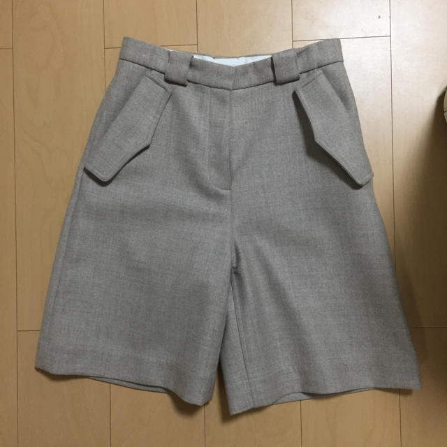 ACNE(アクネ)の新品 acne ウールハーフパンツ レディースのパンツ(ハーフパンツ)の商品写真