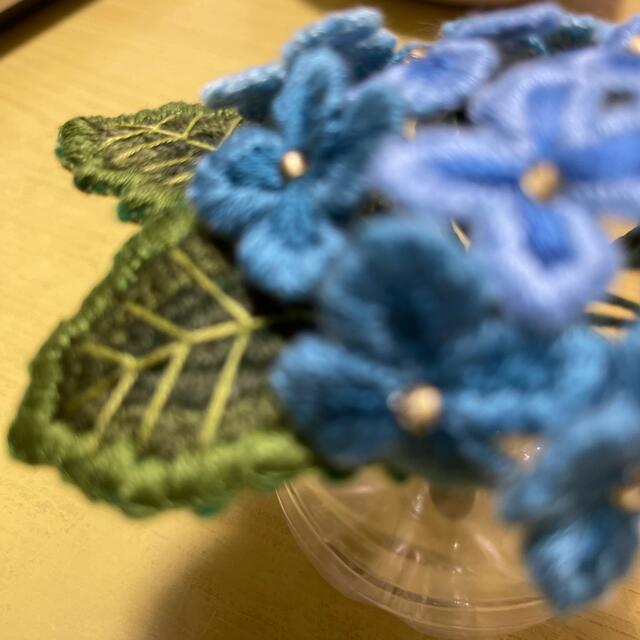 立体刺繍の花 ハンドメイドのアクセサリー(コサージュ/ブローチ)の商品写真