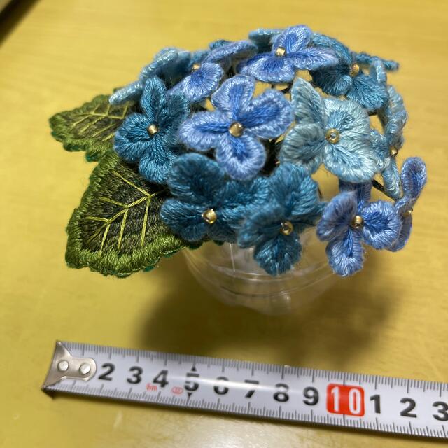 立体刺繍の花 ハンドメイドのアクセサリー(コサージュ/ブローチ)の商品写真