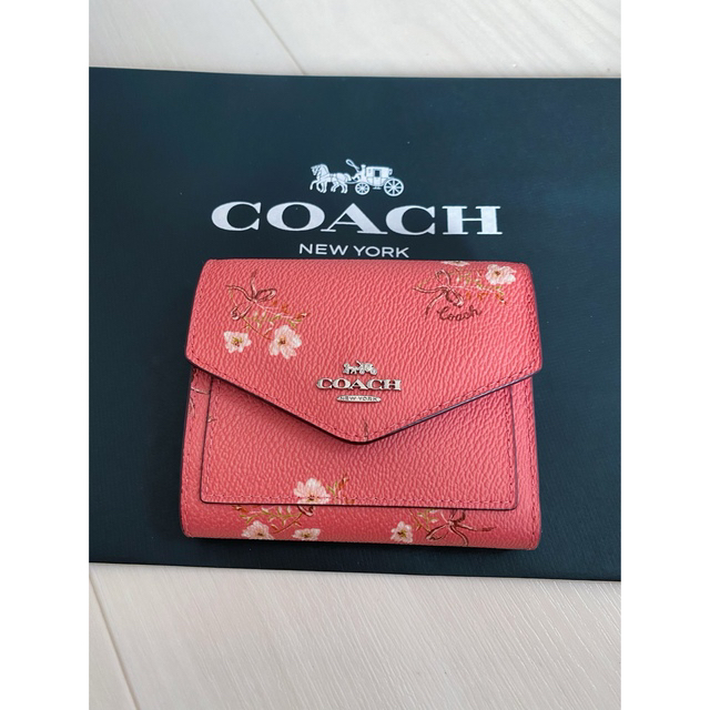 新品★COACH（コーチ）2020年春夏新作 三つ折り財布 フラワー