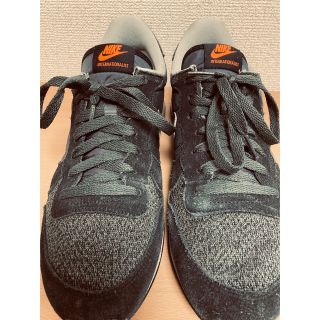 ナイキ(NIKE)の美中古品　ナイキ インターナショナリスト  27センチ黒　白　モノトーン　27(スニーカー)