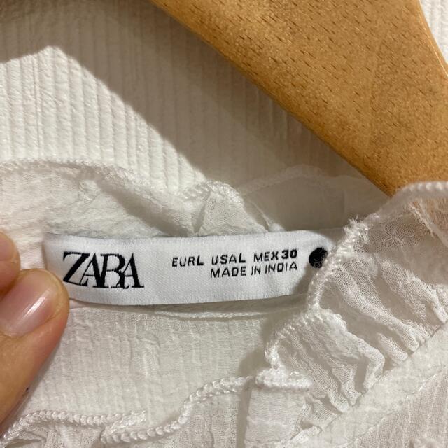ZARA(ザラ)のZARA フリル　ブラウス レディースのトップス(シャツ/ブラウス(半袖/袖なし))の商品写真