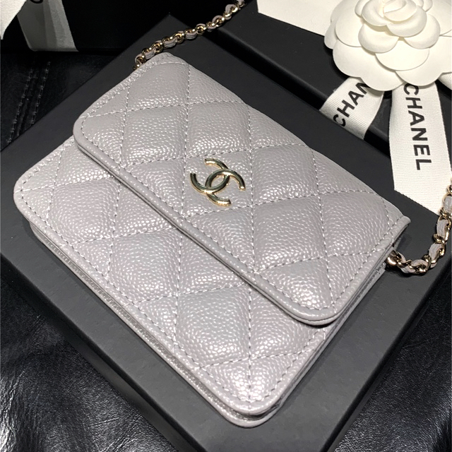 CHANEL(シャネル)のNANASE様　専用　CHANEL ショルダーバッグ　シャネル　チェーンクラッチ レディースのバッグ(クラッチバッグ)の商品写真