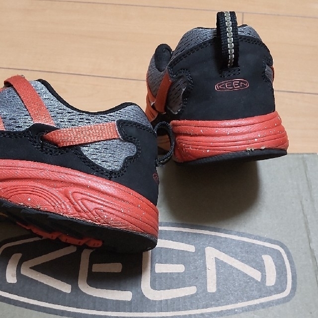 KEEN(キーン)のKEEN 23.5 スニーカー versatrail キッズ/ベビー/マタニティのキッズ靴/シューズ(15cm~)(スニーカー)の商品写真