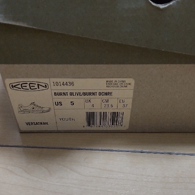 KEEN(キーン)のKEEN 23.5 スニーカー versatrail キッズ/ベビー/マタニティのキッズ靴/シューズ(15cm~)(スニーカー)の商品写真