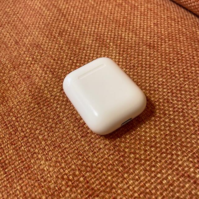 Apple(アップル)の【AirPods】第1世代 充電コード未使用 スマホ/家電/カメラのオーディオ機器(ヘッドフォン/イヤフォン)の商品写真