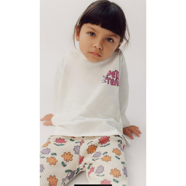 ZARA KIDS(ザラキッズ)のZARA Baby 上下セット　size104 キッズ/ベビー/マタニティのキッズ服女の子用(90cm~)(Tシャツ/カットソー)の商品写真