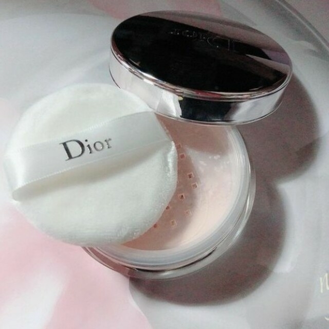 Dior(ディオール)のDiorカプチュールトータルパーフェクションルースパウダー コスメ/美容のベースメイク/化粧品(フェイスパウダー)の商品写真