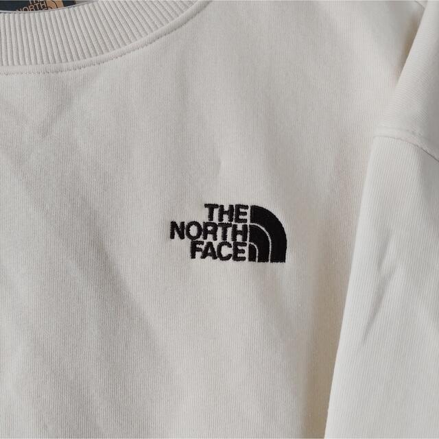 THE NORTH FACE(ザノースフェイス)の【海外限定】TNF トレーナー ユニセックス ビンテージホワイト L-XLサイズ メンズのトップス(スウェット)の商品写真