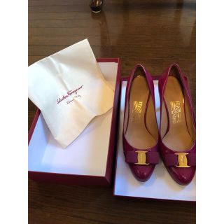 サルヴァトーレフェラガモ(Salvatore Ferragamo)のフェラガモ　CARLA 70 パテントレザー　(ハイヒール/パンプス)