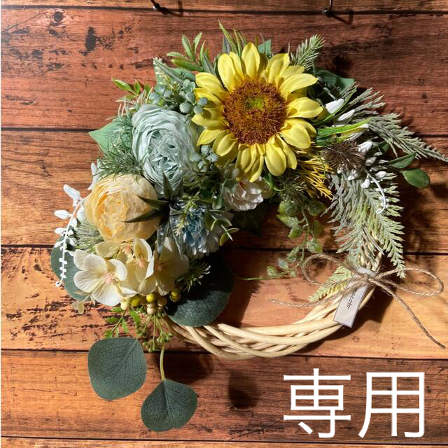 期間限定送料無料】 ひまわりとジャスミンのFLOWERリース◽黄色い薔薇◽小さな帽子付き ひまわりとジャスミンのFLOWERリース◽黄色い薔薇◽小さな帽子付き